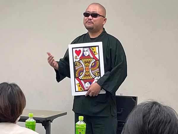 u